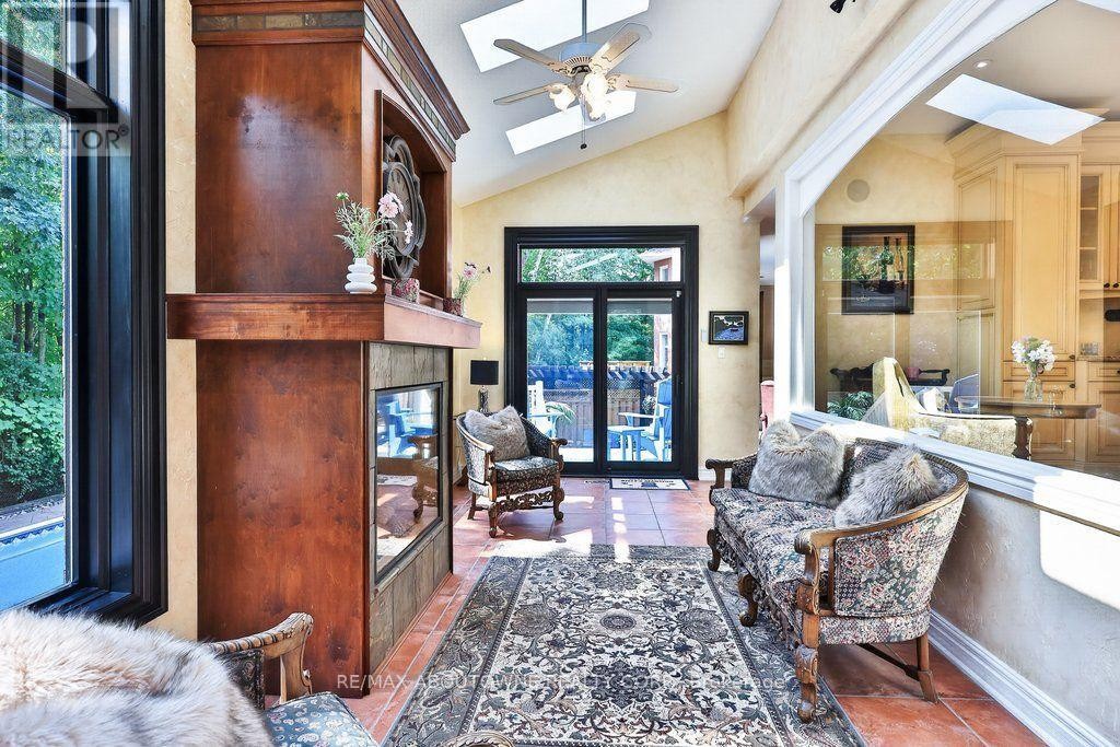 












324 OAKRIDGE COURT

,
Oakville (RO River Oaks),




Ontario
L6H5T9

