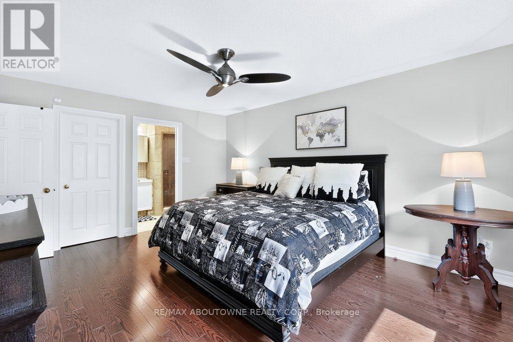 












324 OAKRIDGE COURT

,
Oakville (RO River Oaks),




Ontario
L6H5T9

