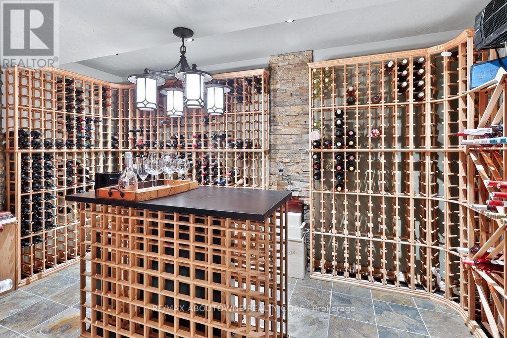 












324 OAKRIDGE COURT

,
Oakville (RO River Oaks),




Ontario
L6H5T9

