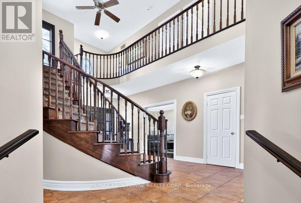 












324 OAKRIDGE COURT

,
Oakville (RO River Oaks),




Ontario
L6H5T9

