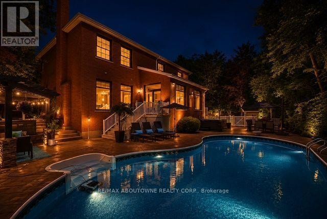 












324 OAKRIDGE COURT

,
Oakville (RO River Oaks),




Ontario
L6H5T9

