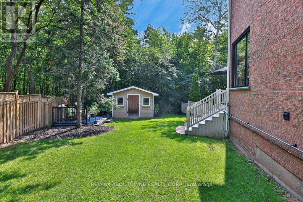 












324 OAKRIDGE COURT

,
Oakville (RO River Oaks),




Ontario
L6H5T9

