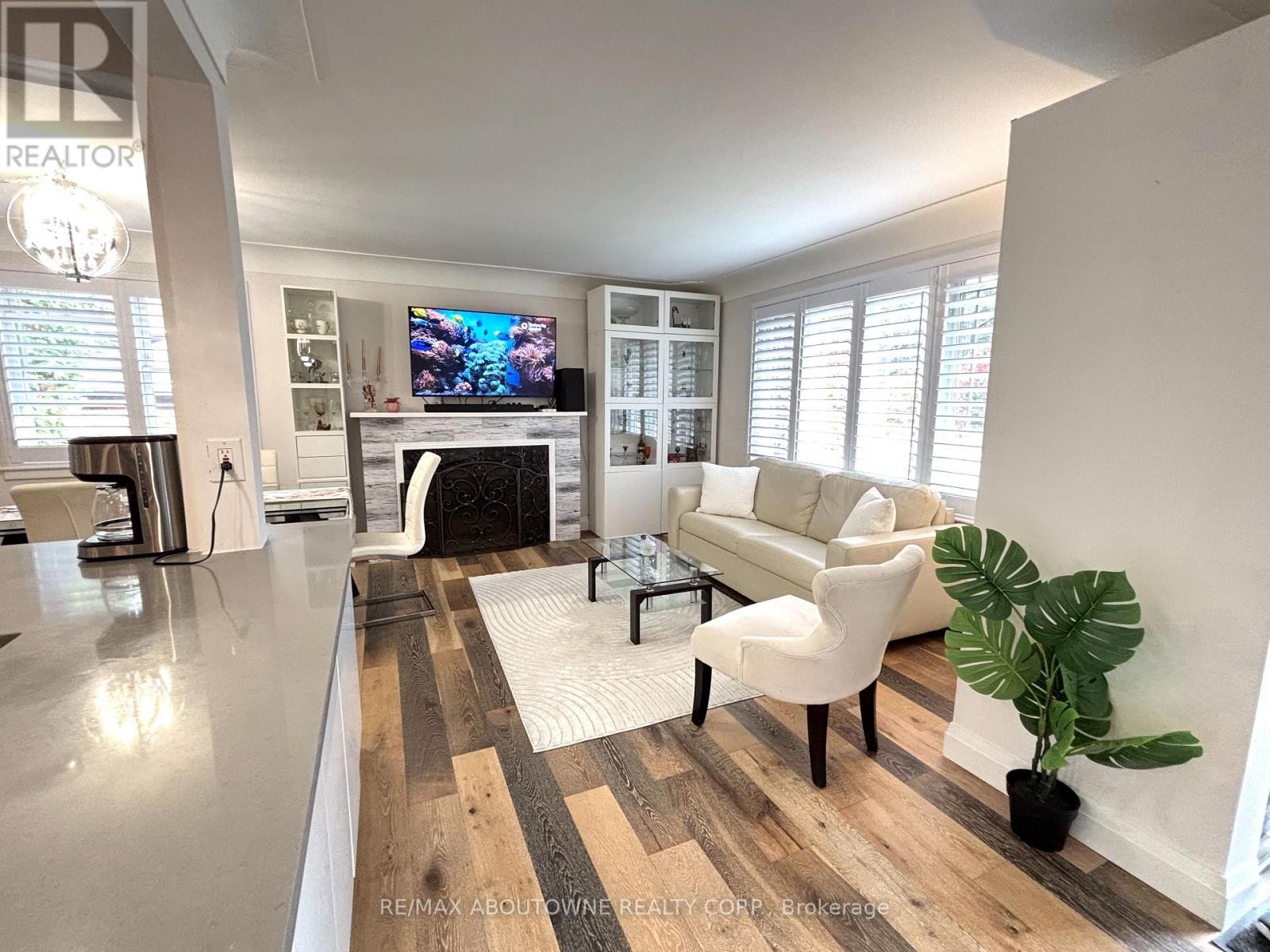 












2105 MAPLEWOOD DRIVE

,
Burlington (Brant),




Ontario
L7R2C6

