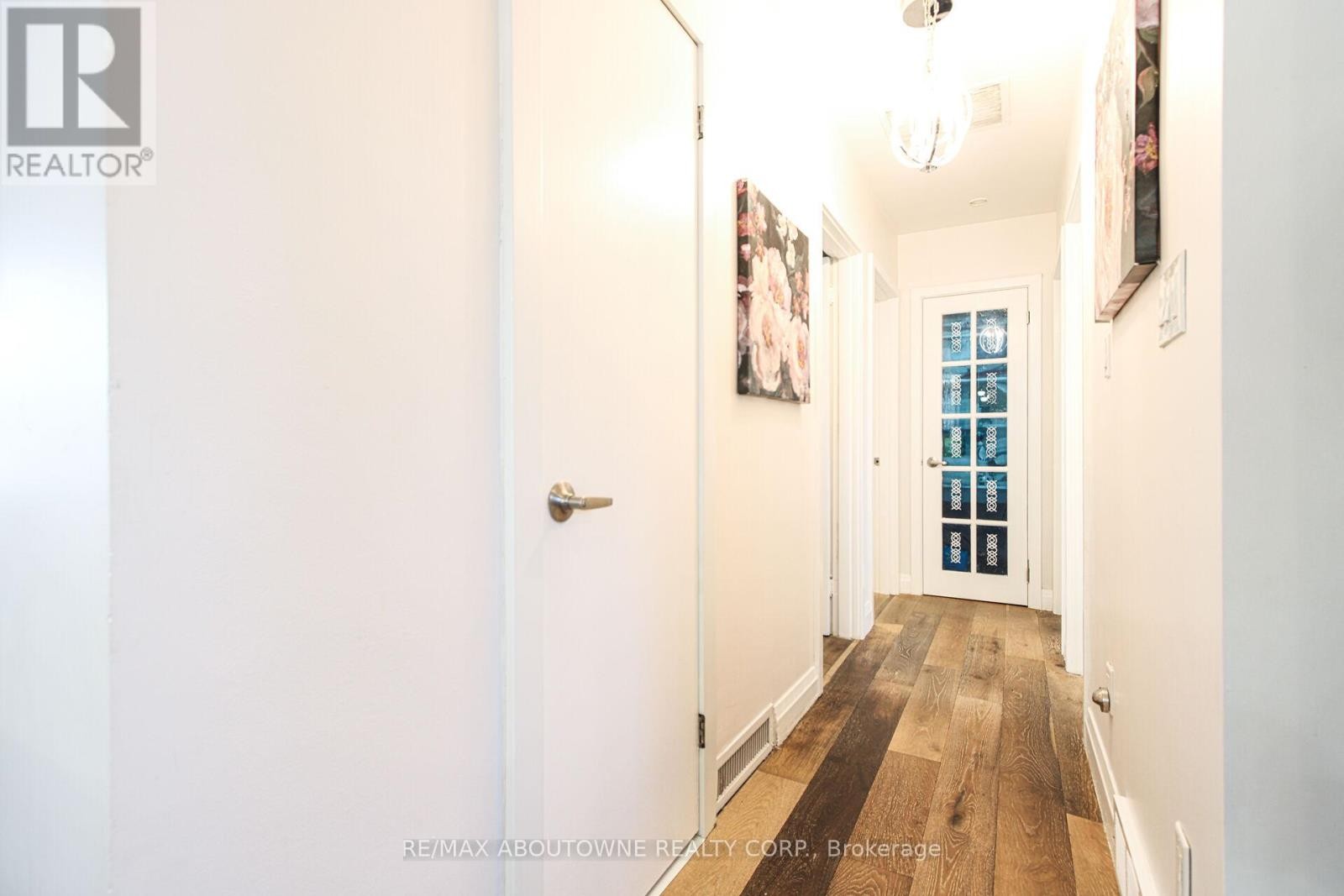 












2105 MAPLEWOOD DRIVE

,
Burlington (Brant),




Ontario
L7R2C6


