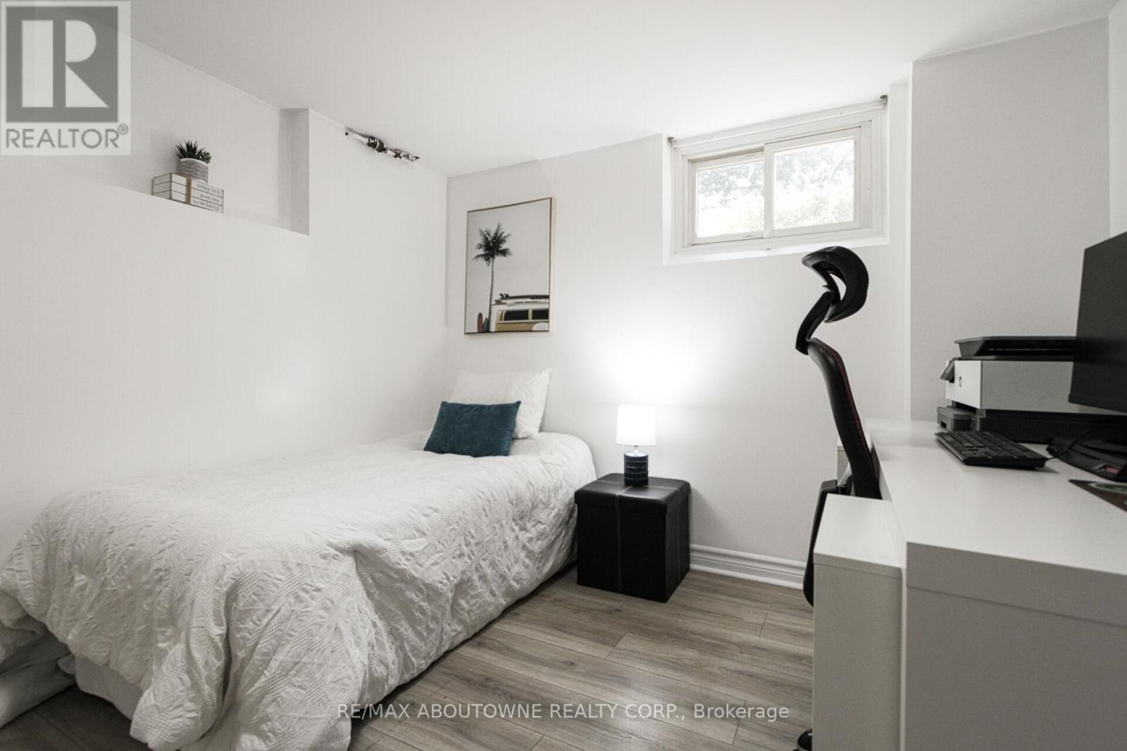 












2105 MAPLEWOOD DRIVE

,
Burlington (Brant),




Ontario
L7R2C6

