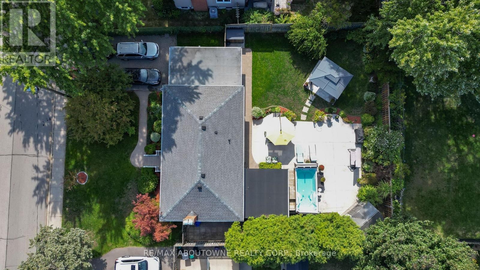 












2105 MAPLEWOOD DRIVE

,
Burlington (Brant),




Ontario
L7R2C6

