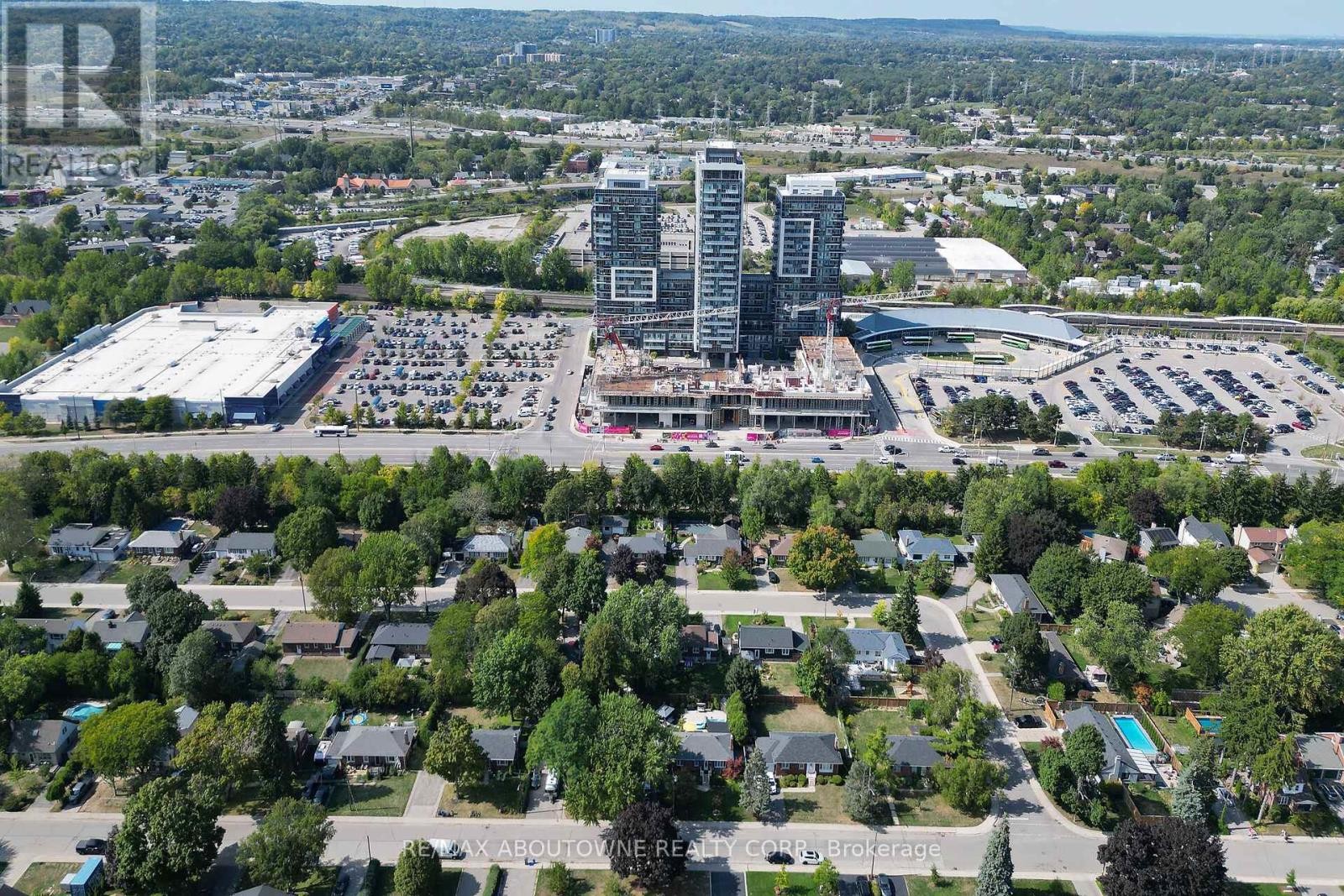 












2105 MAPLEWOOD DRIVE

,
Burlington (Brant),




Ontario
L7R2C6

