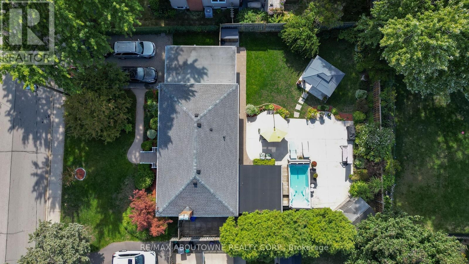 












2105 MAPLEWOOD DRIVE

,
Burlington (Brant),




Ontario
L7R2C6

