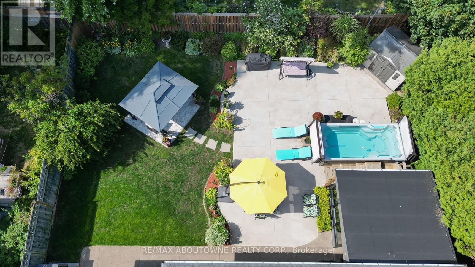 












2105 MAPLEWOOD DRIVE

,
Burlington (Brant),




Ontario
L7R2C6

