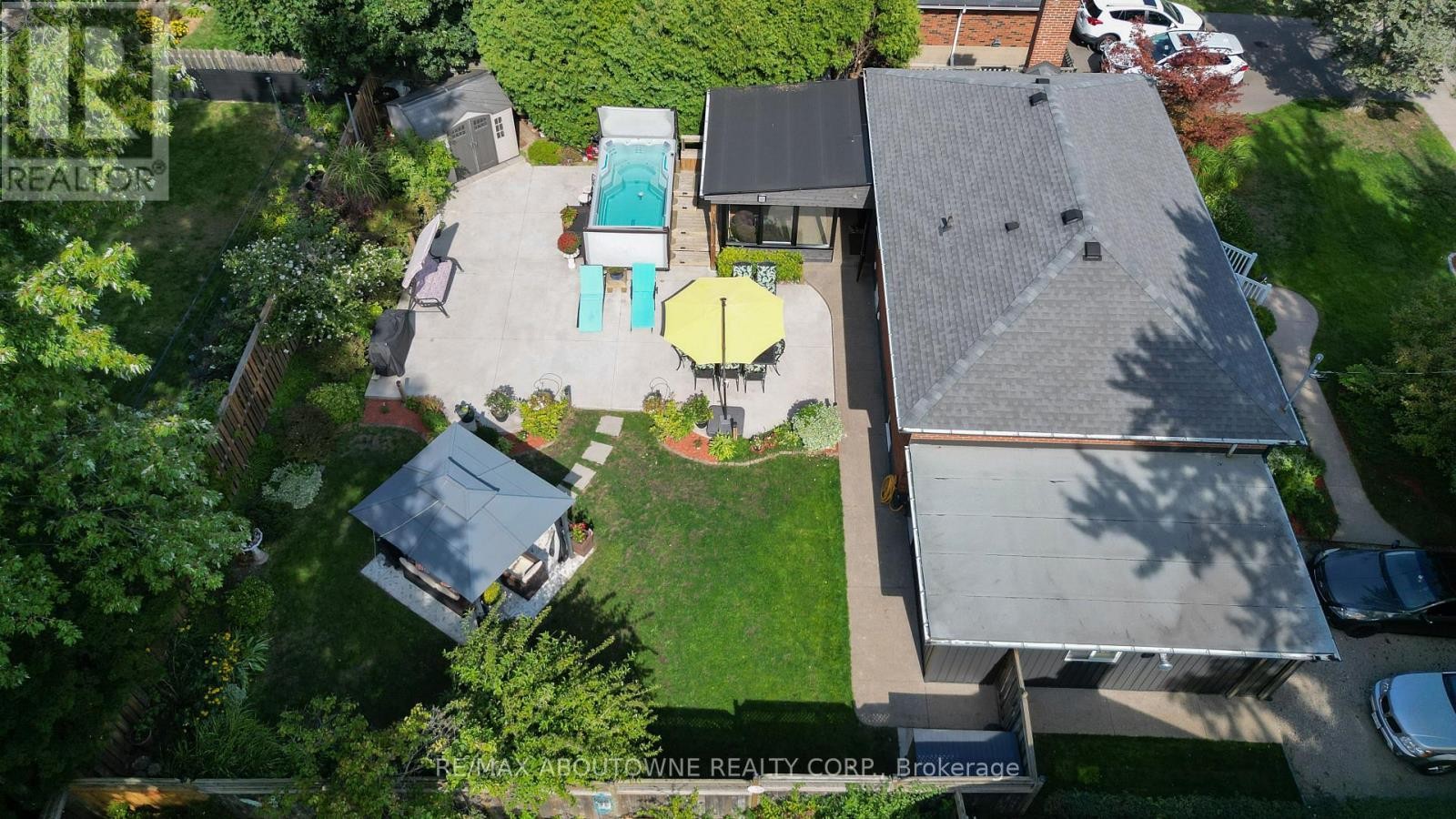 












2105 MAPLEWOOD DRIVE

,
Burlington (Brant),




Ontario
L7R2C6

