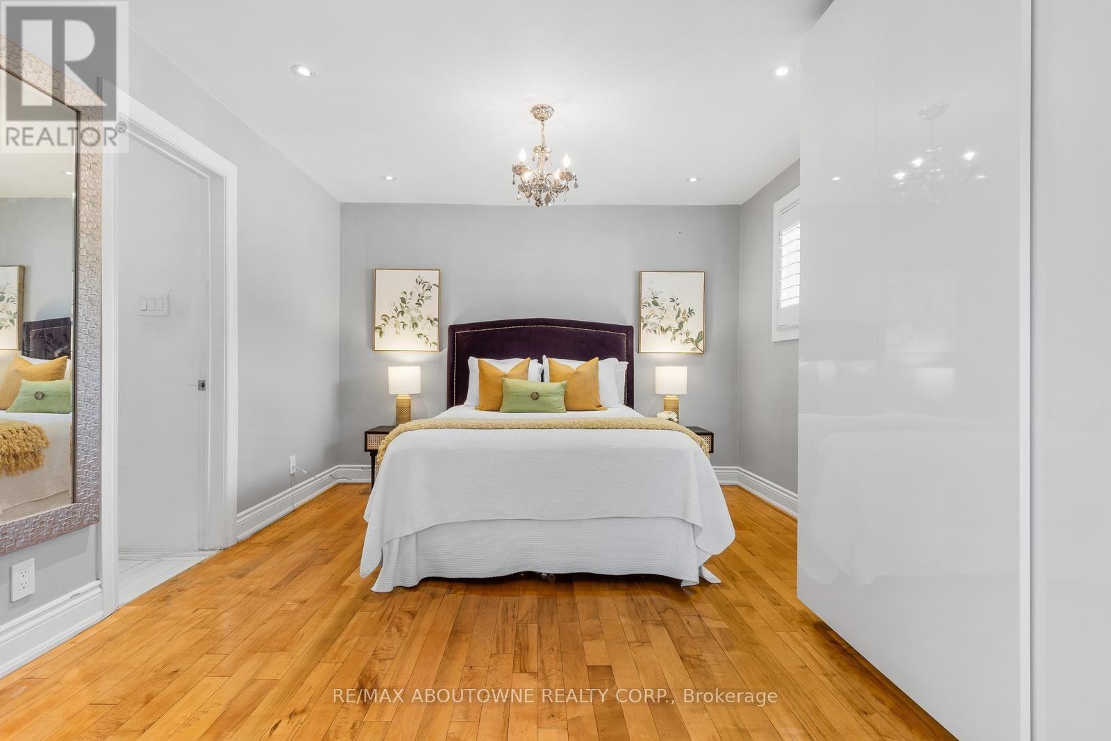












547 PINEGROVE ROAD

,
Oakville (WO West),




Ontario
L6K2C2

