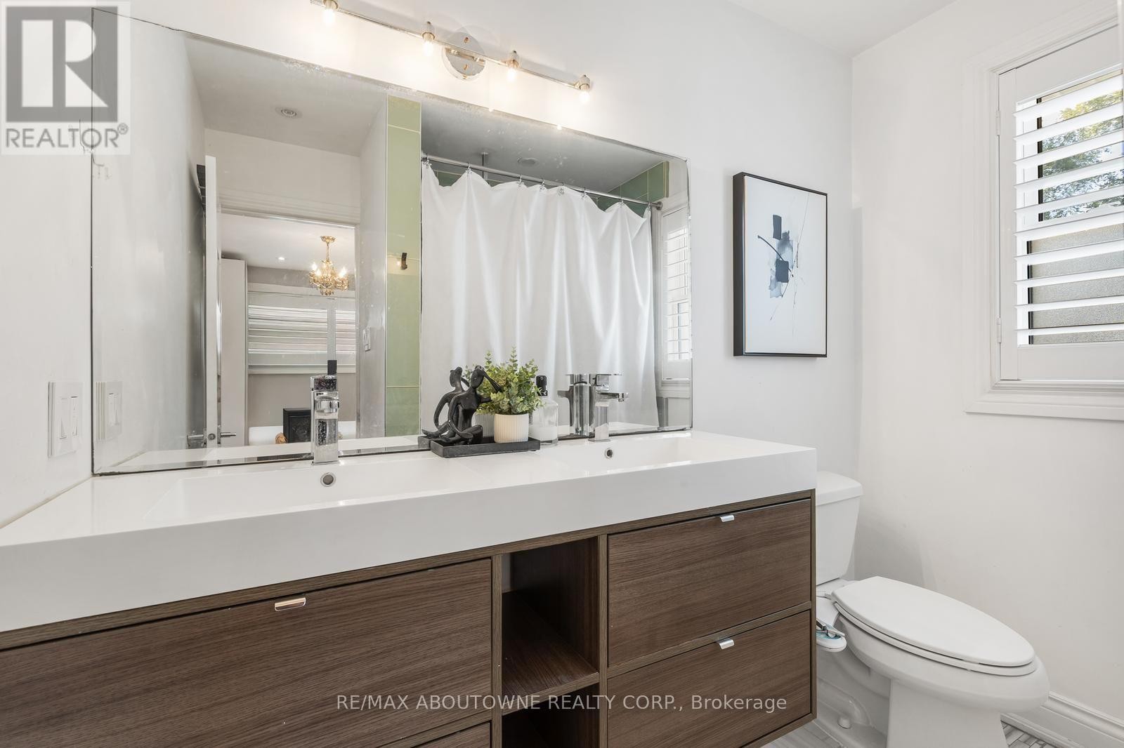 












547 PINEGROVE ROAD

,
Oakville (WO West),




Ontario
L6K2C2

