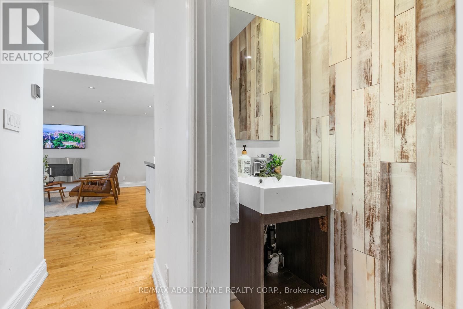 












547 PINEGROVE ROAD

,
Oakville (WO West),




Ontario
L6K2C2

