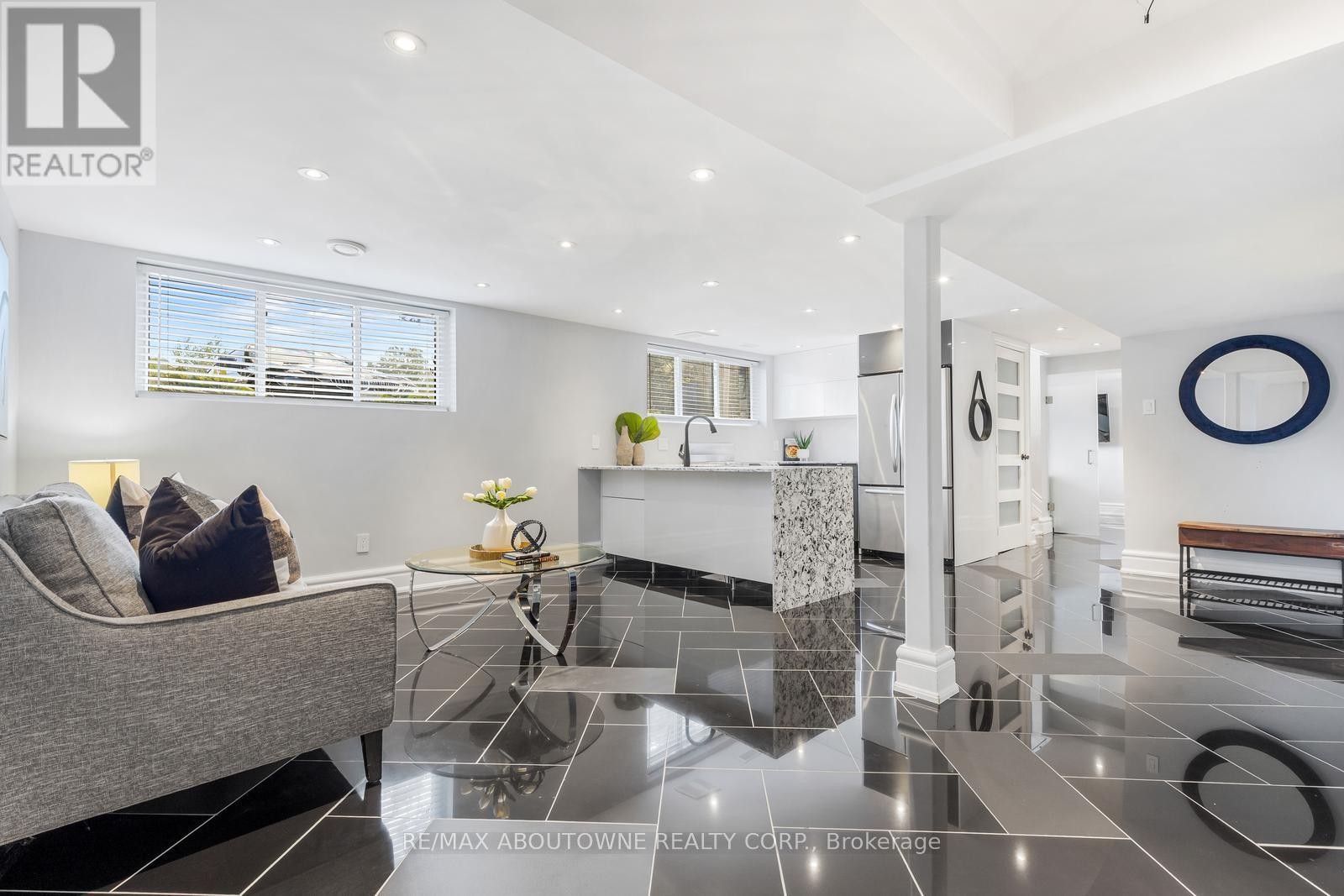 












547 PINEGROVE ROAD

,
Oakville (WO West),




Ontario
L6K2C2

