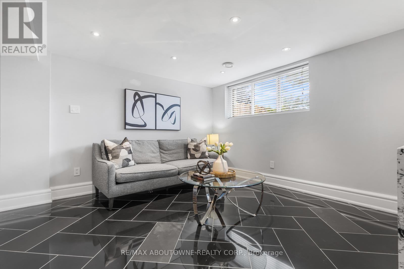 












547 PINEGROVE ROAD

,
Oakville (WO West),




Ontario
L6K2C2


