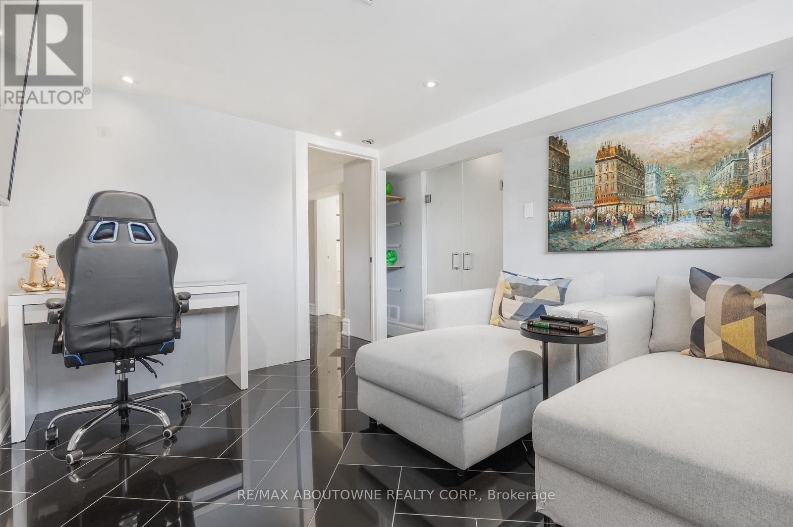 












547 PINEGROVE ROAD

,
Oakville (WO West),




Ontario
L6K2C2


