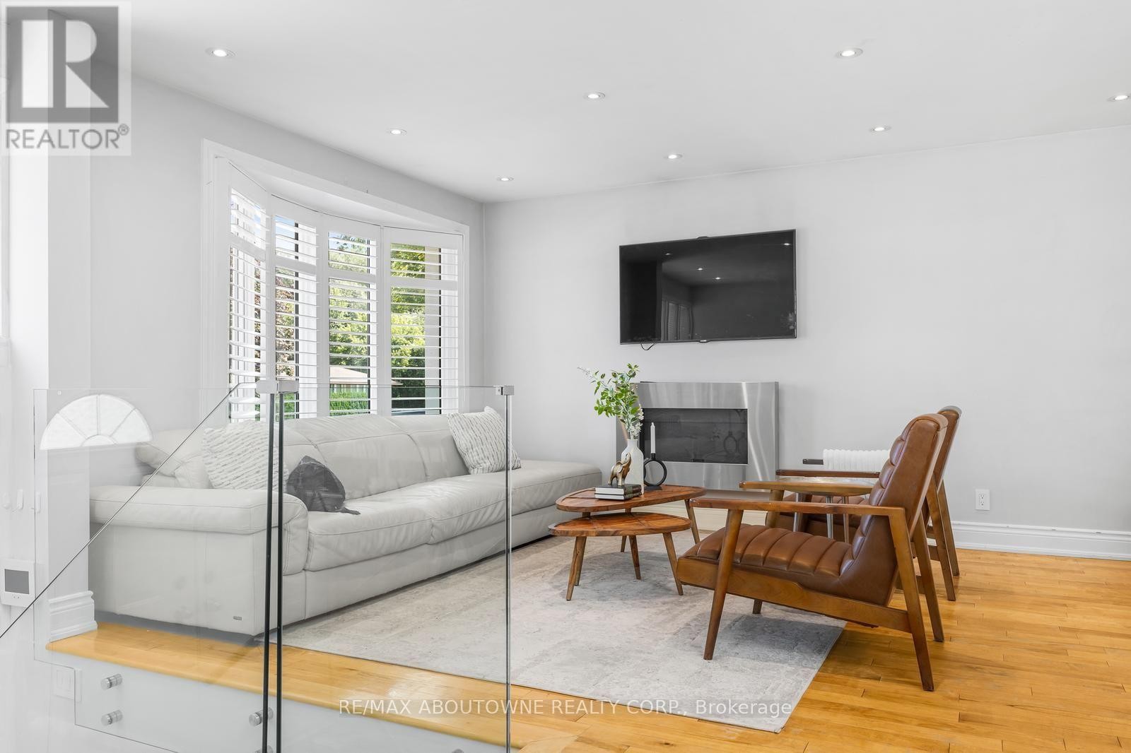 












547 PINEGROVE ROAD

,
Oakville (WO West),




Ontario
L6K2C2

