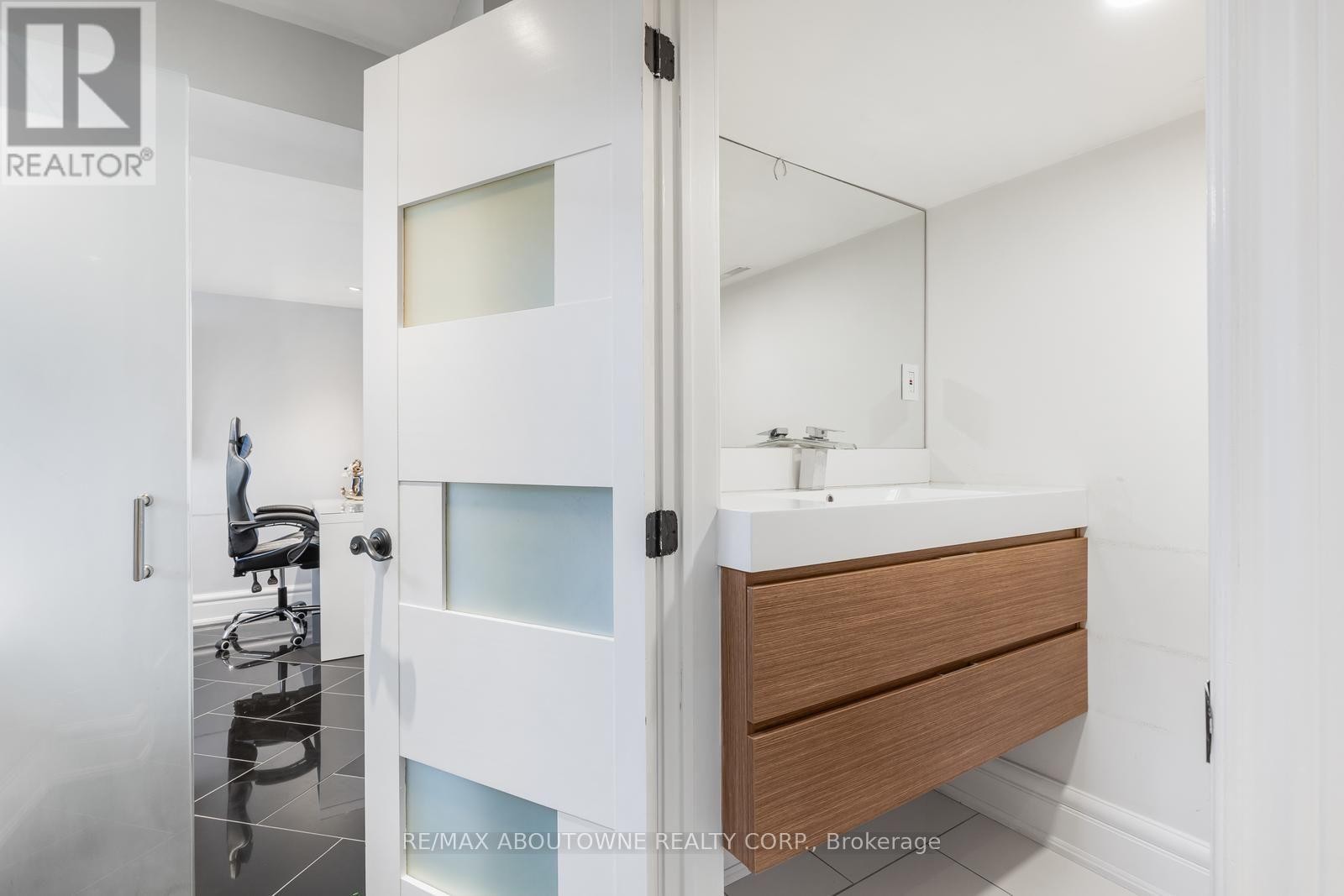 












547 PINEGROVE ROAD

,
Oakville (WO West),




Ontario
L6K2C2

