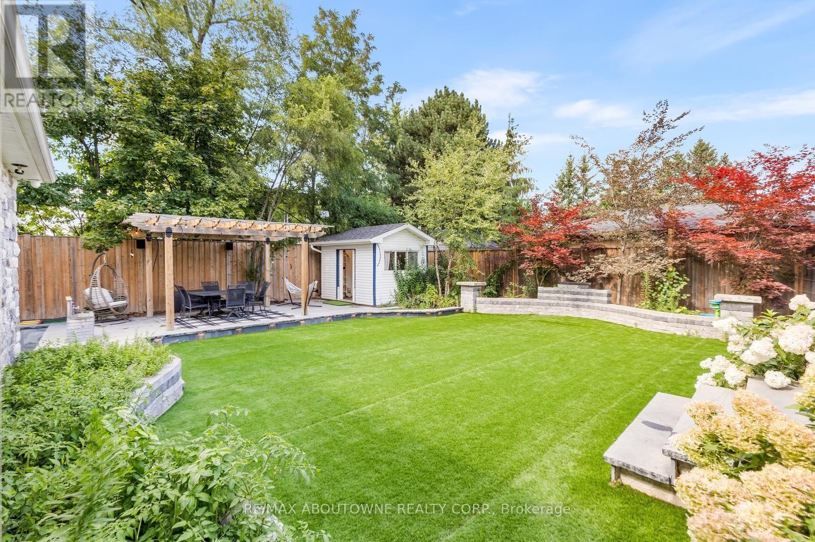 












547 PINEGROVE ROAD

,
Oakville (WO West),




Ontario
L6K2C2

