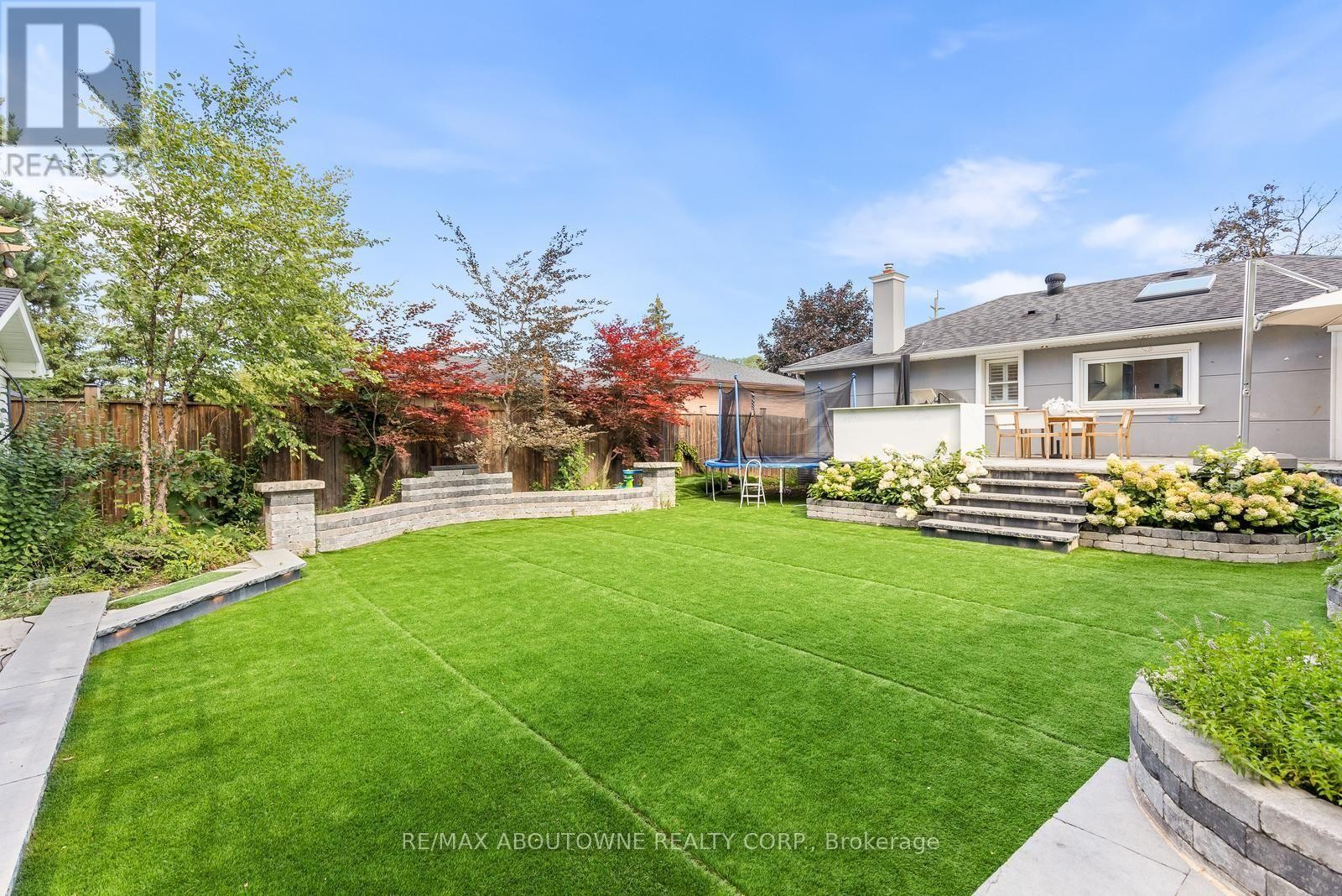 












547 PINEGROVE ROAD

,
Oakville (WO West),




Ontario
L6K2C2

