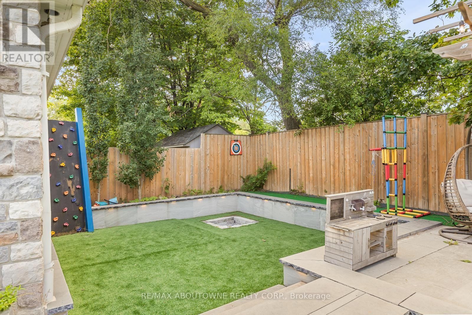 












547 PINEGROVE ROAD

,
Oakville (WO West),




Ontario
L6K2C2

