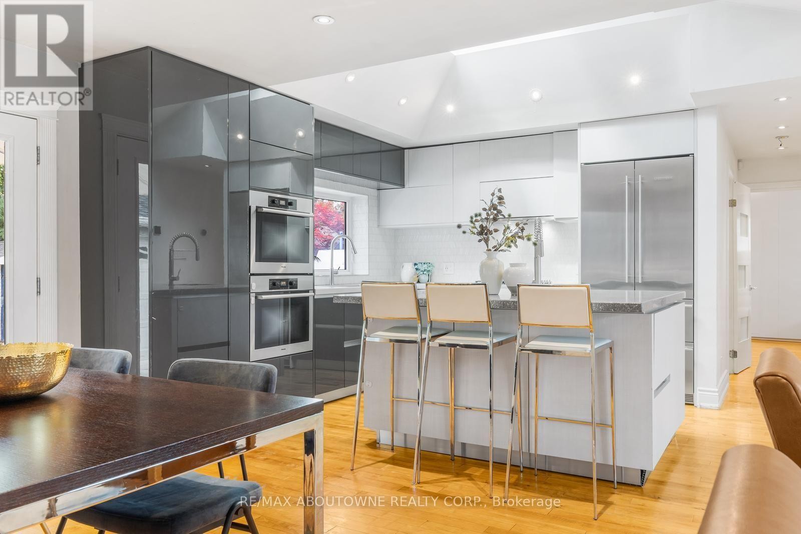 












547 PINEGROVE ROAD

,
Oakville (WO West),




Ontario
L6K2C2

