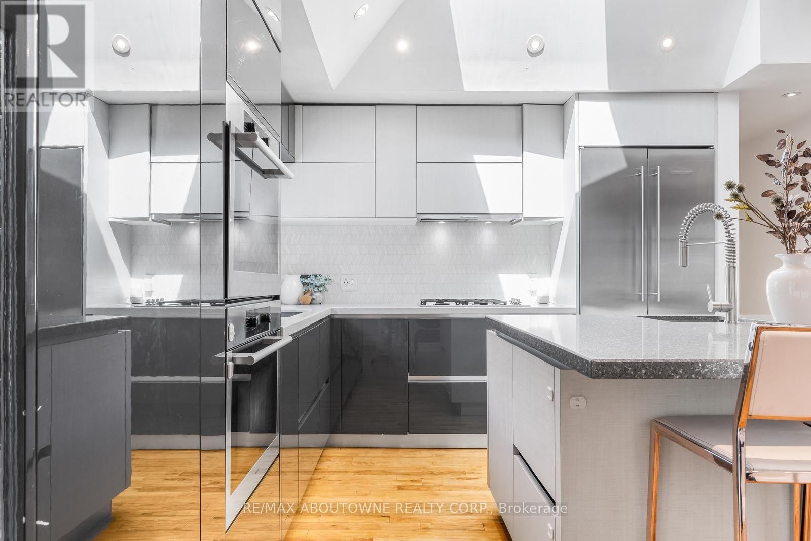 












547 PINEGROVE ROAD

,
Oakville (WO West),




Ontario
L6K2C2


