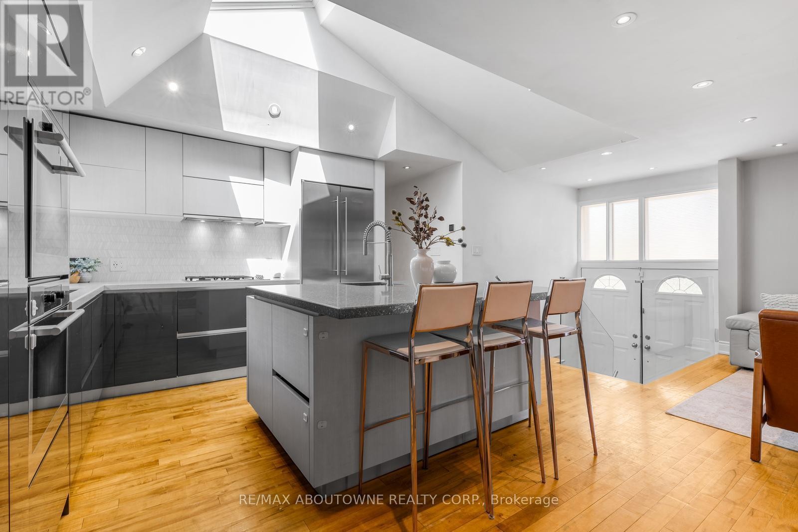












547 PINEGROVE ROAD

,
Oakville (WO West),




Ontario
L6K2C2

