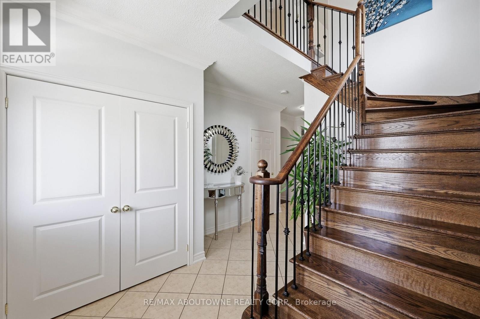 












738 FOURTH LINE

,
Milton (BE Beaty),




Ontario
L9T7E4

