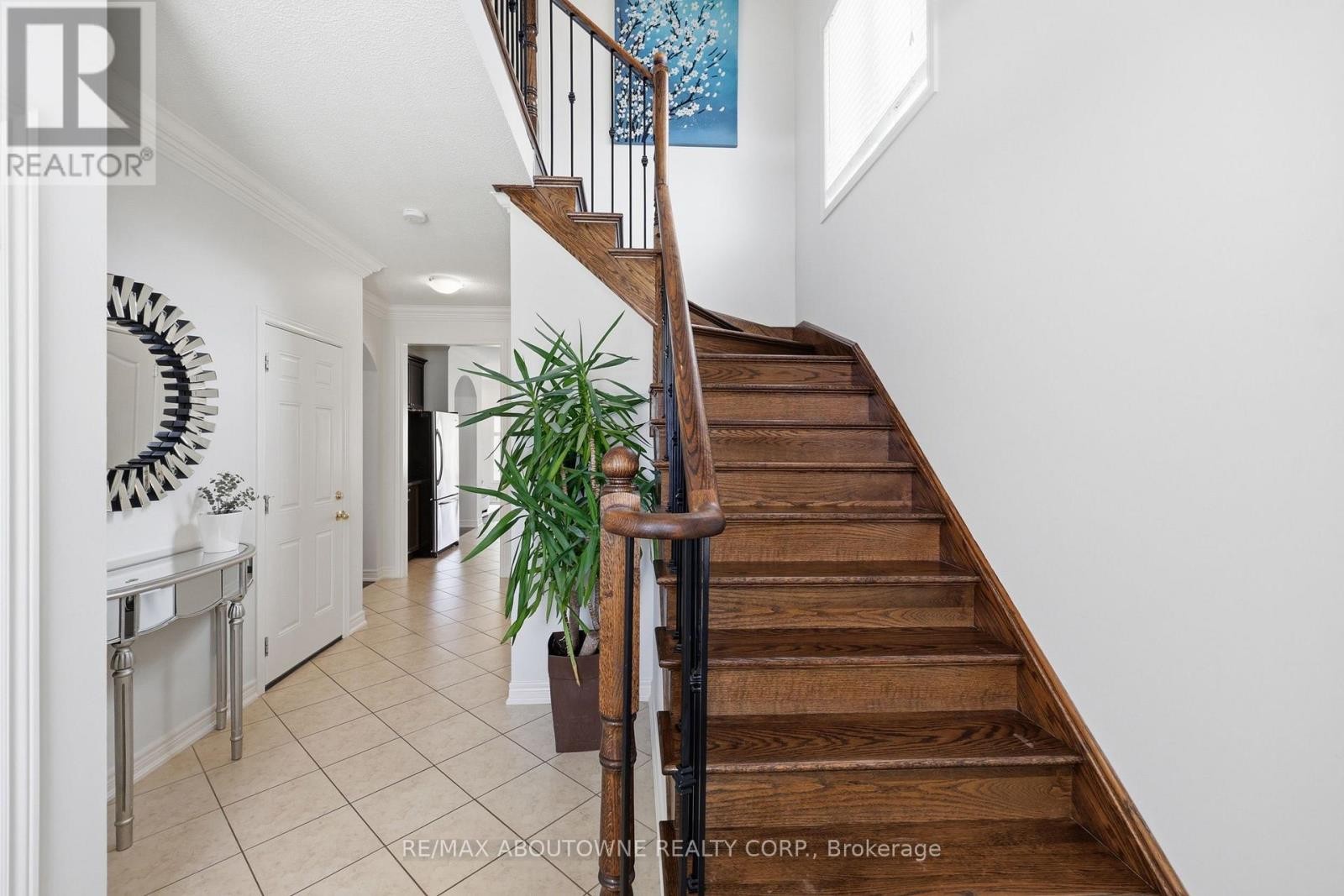 












738 FOURTH LINE

,
Milton (BE Beaty),




Ontario
L9T7E4

