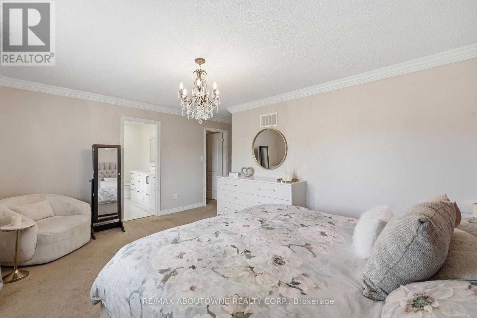 












738 FOURTH LINE

,
Milton (BE Beaty),




Ontario
L9T7E4

