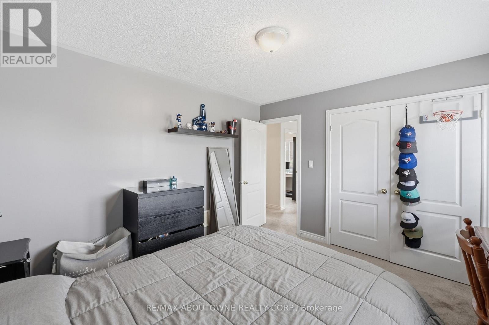 












738 FOURTH LINE

,
Milton (BE Beaty),




Ontario
L9T7E4

