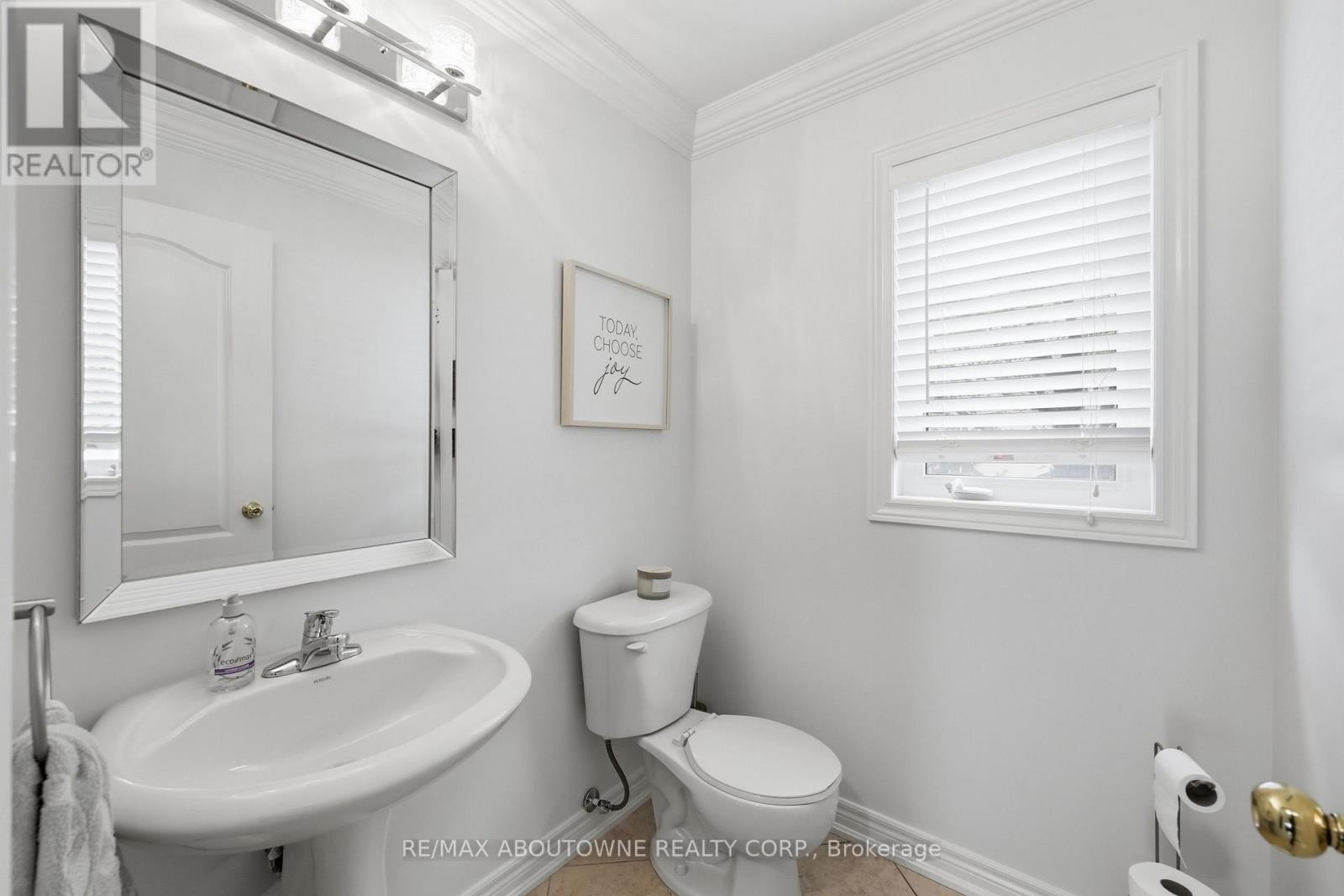 












738 FOURTH LINE

,
Milton (BE Beaty),




Ontario
L9T7E4

