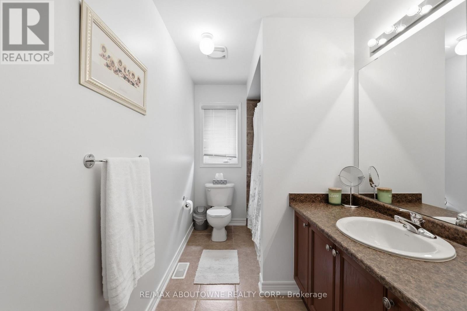 












738 FOURTH LINE

,
Milton (BE Beaty),




Ontario
L9T7E4

