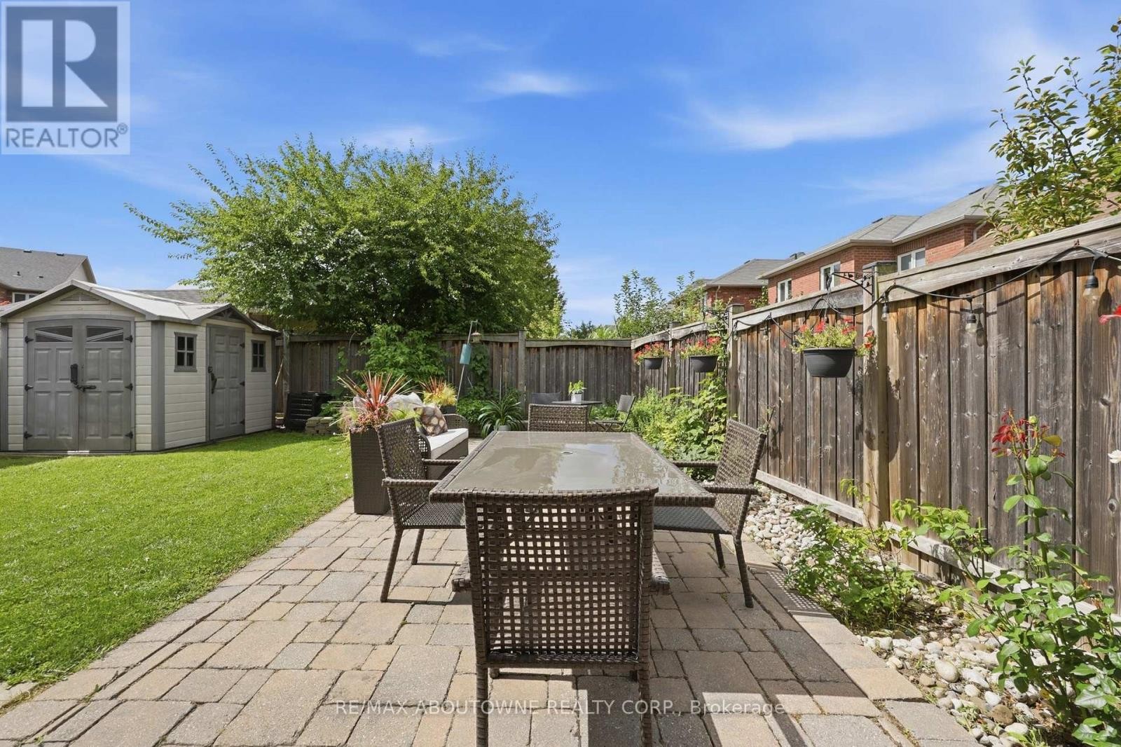 












738 FOURTH LINE

,
Milton (BE Beaty),




Ontario
L9T7E4

