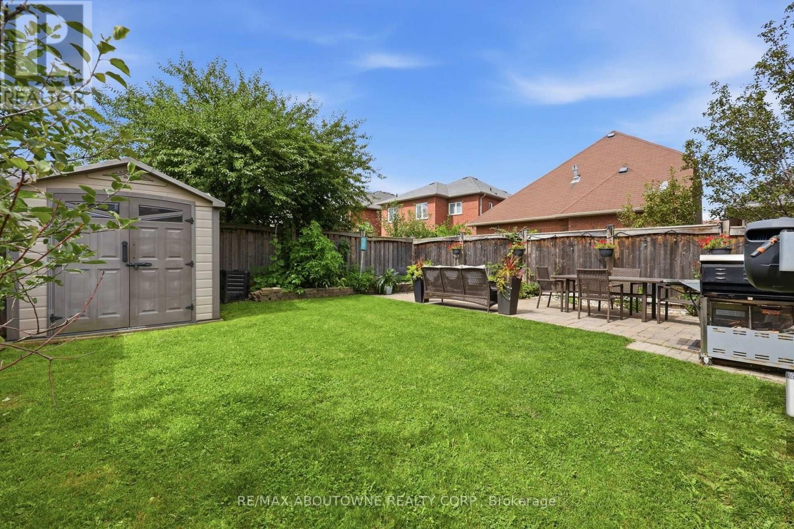 












738 FOURTH LINE

,
Milton (BE Beaty),




Ontario
L9T7E4

