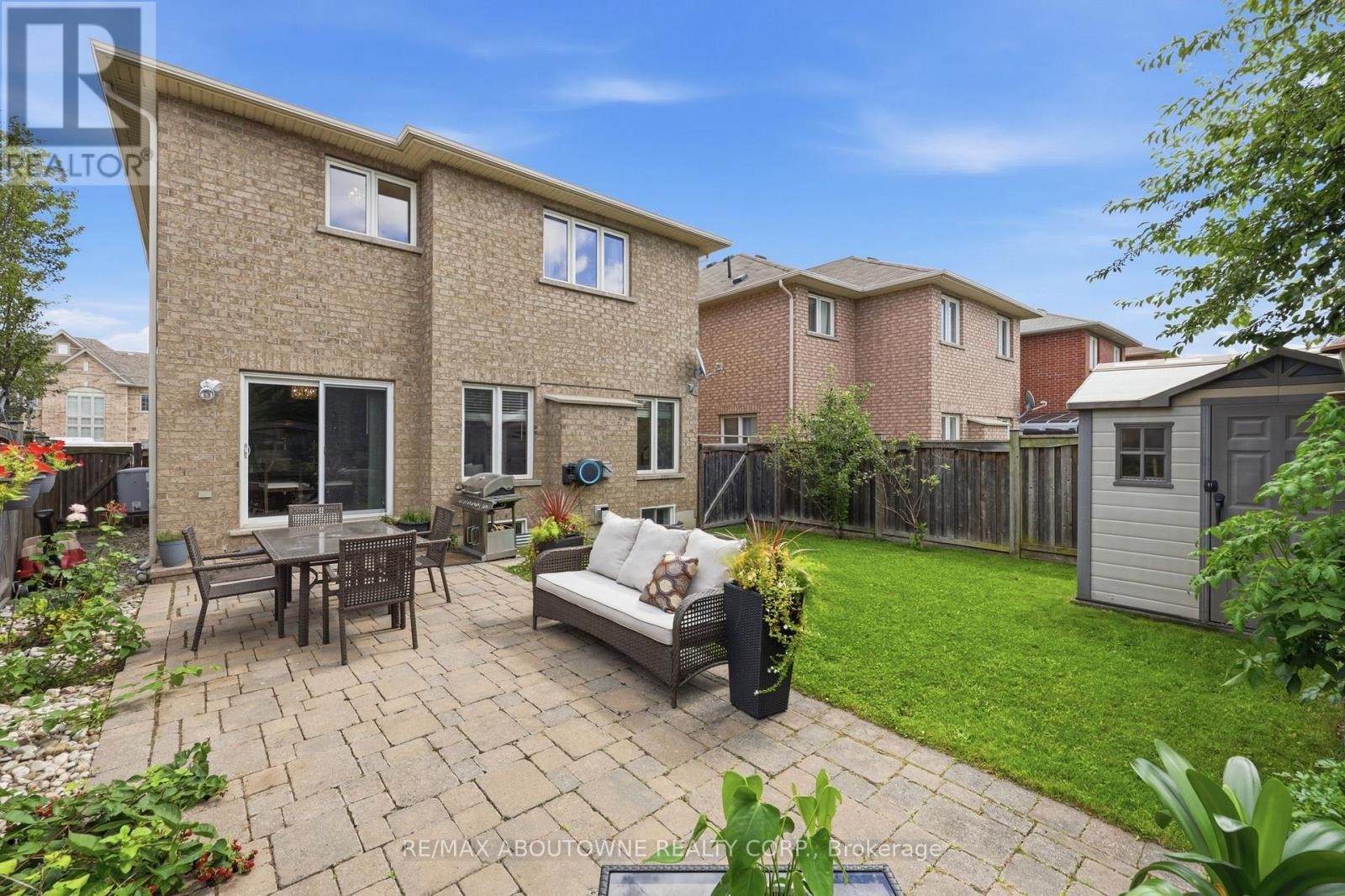 












738 FOURTH LINE

,
Milton (BE Beaty),




Ontario
L9T7E4

