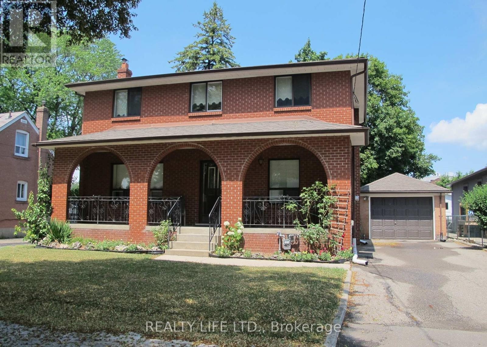 












4 ROSALIE AVENUE

,
Toronto (Downsview-Roding-CFB),




Ontario
M3L1C5

