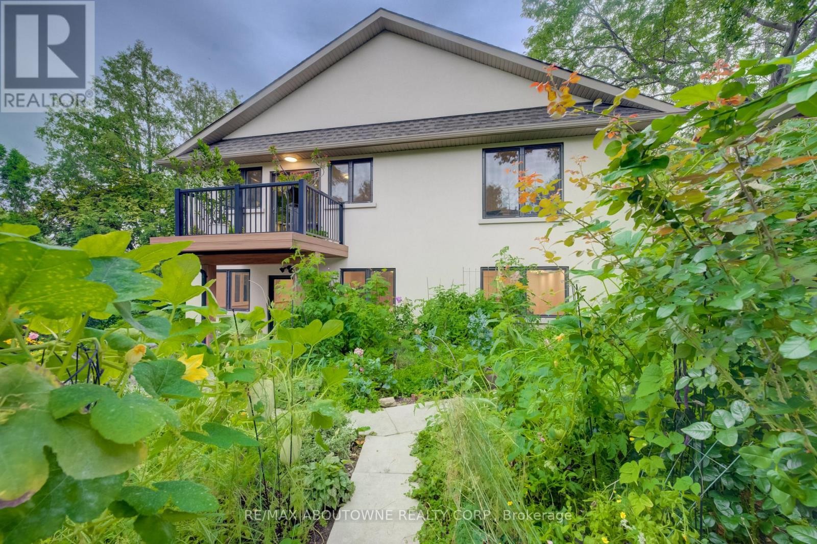 












3091 PARKERHILL ROAD

,
Mississauga (Cooksville),




Ontario
L5B1V6

