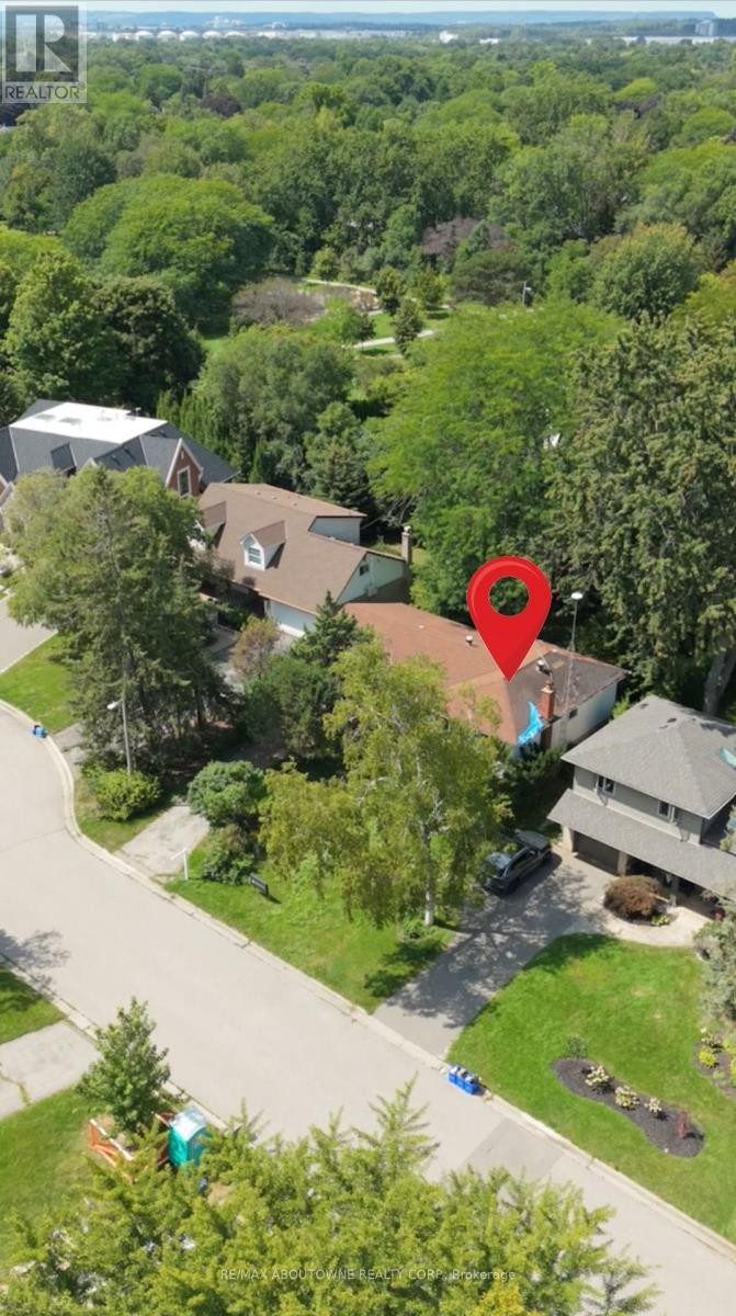 












144 ULSTER DRIVE

,
Oakville (BR Bronte),




Ontario
L6L3P2

