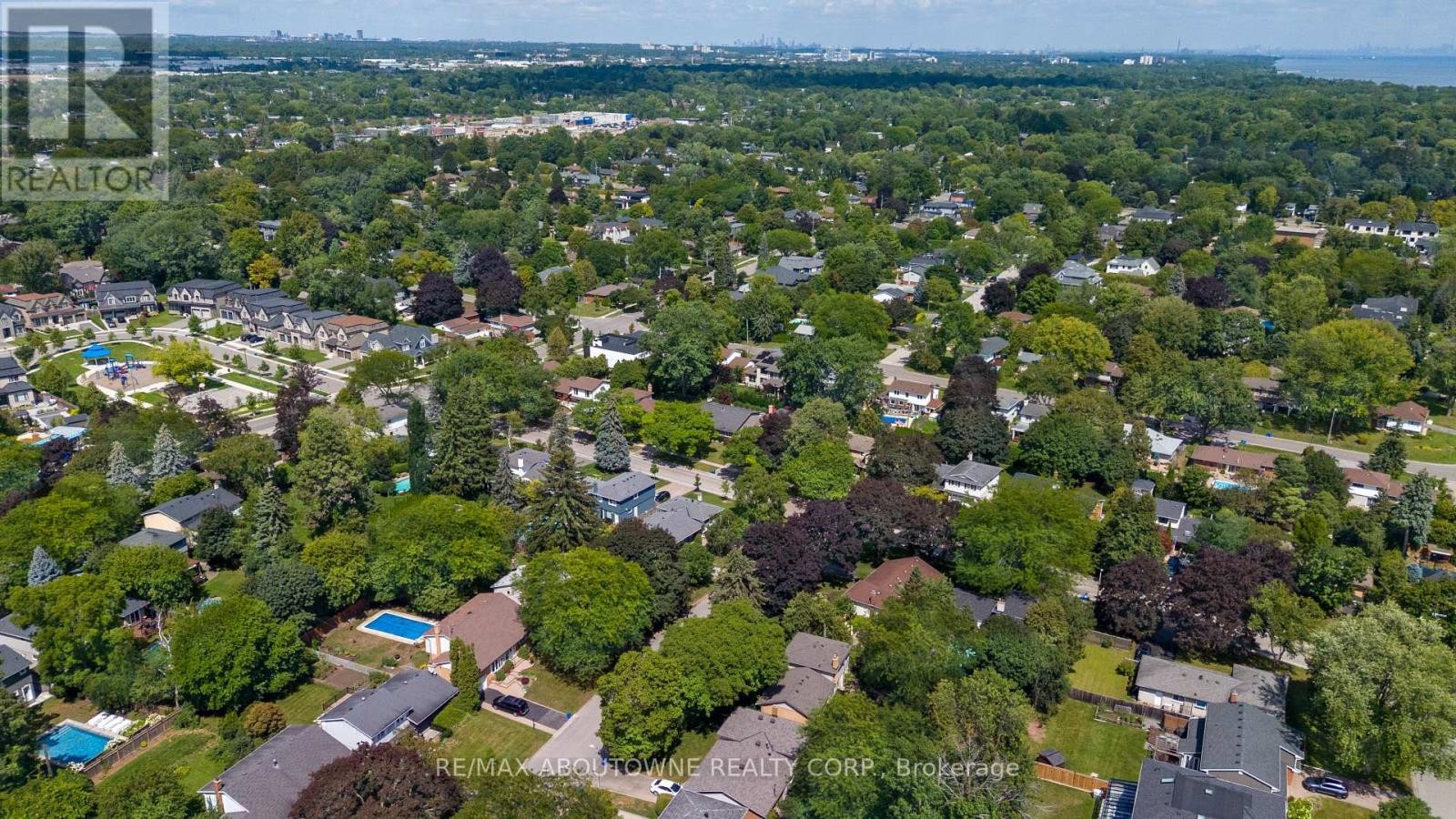 












144 ULSTER DRIVE

,
Oakville (BR Bronte),




Ontario
L6L3P2

