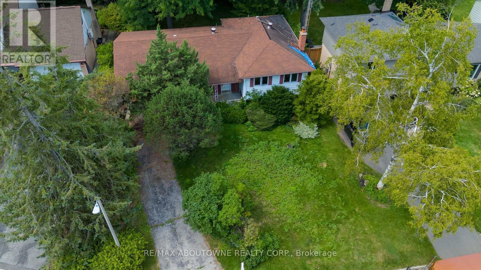 












144 ULSTER DRIVE

,
Oakville (BR Bronte),




Ontario
L6L3P2

