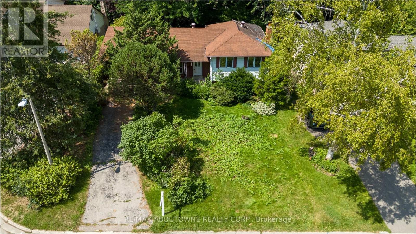 












144 ULSTER DRIVE

,
Oakville (BR Bronte),




Ontario
L6L3P2

