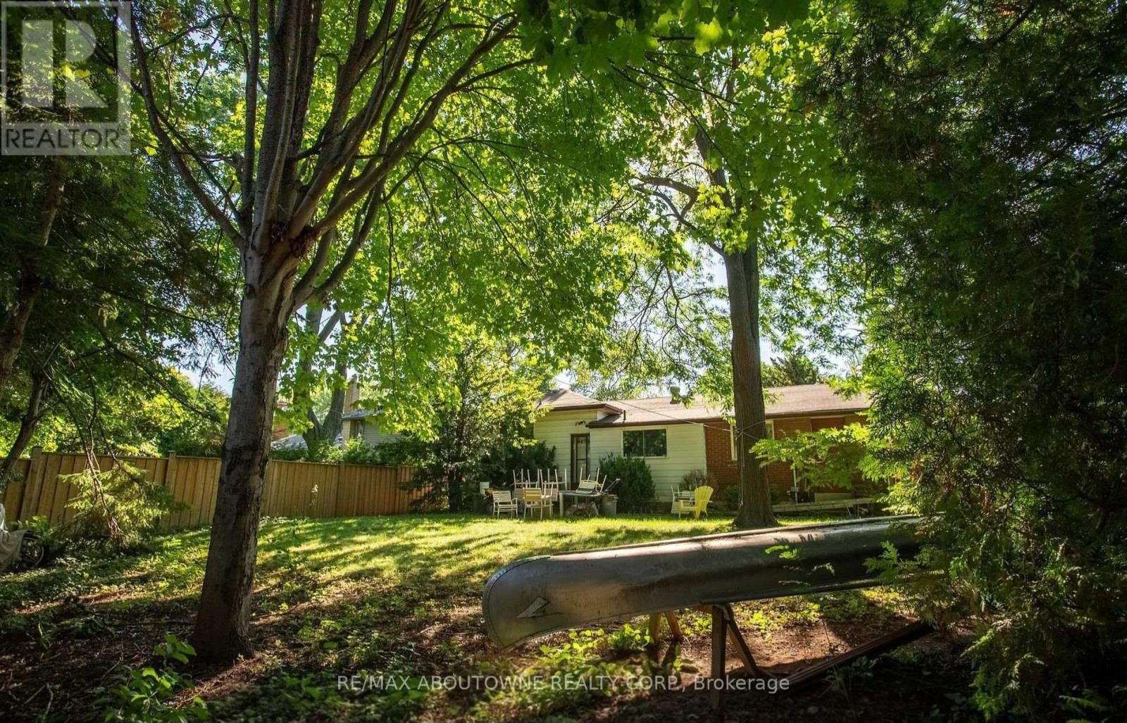 












144 ULSTER DRIVE

,
Oakville (BR Bronte),




Ontario
L6L3P2

