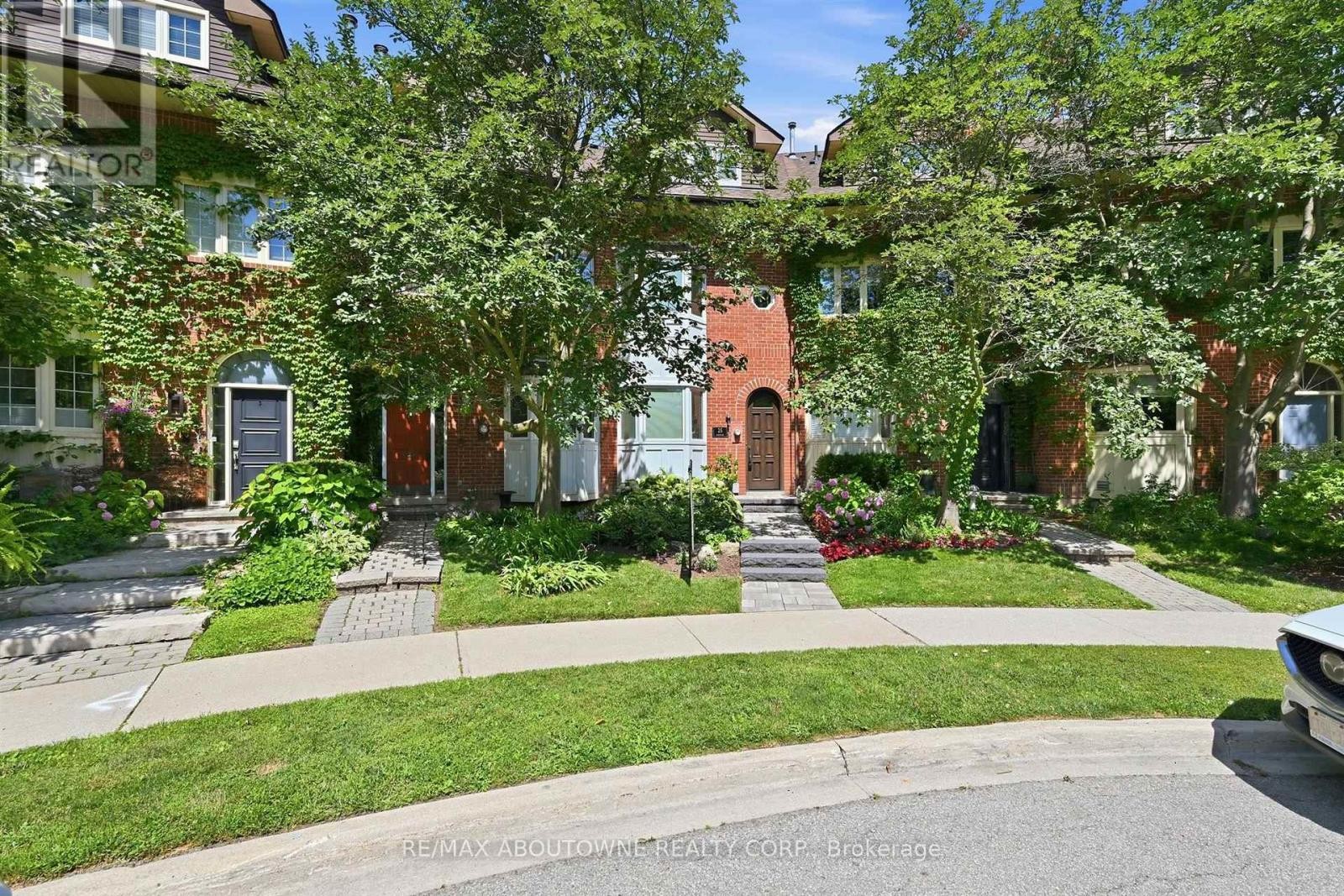 












25 SOUTHWIND TERRACE

,
Oakville (BR Bronte),




Ontario
L6L6K6

