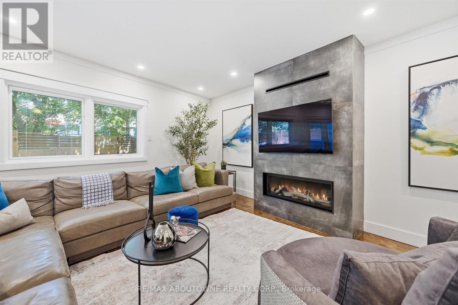 












25 SOUTHWIND TERRACE

,
Oakville (BR Bronte),




Ontario
L6L6K6

