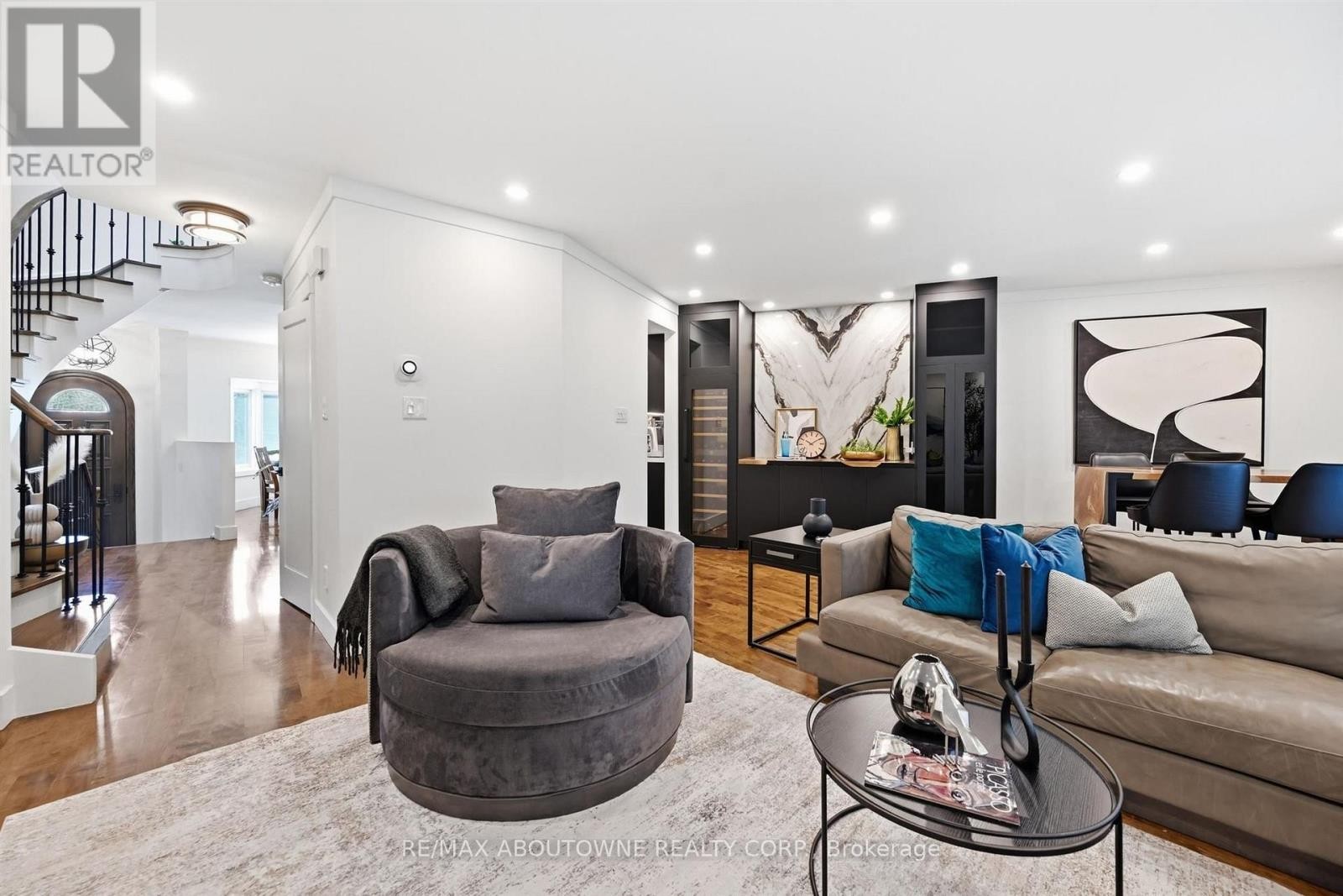 












25 SOUTHWIND TERRACE

,
Oakville (BR Bronte),




Ontario
L6L6K6

