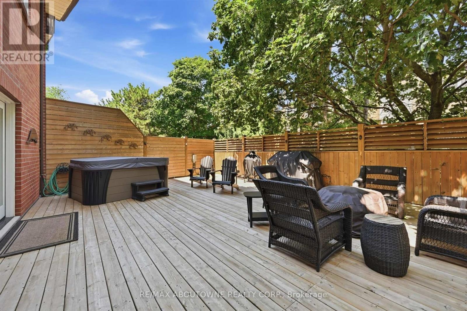 












25 SOUTHWIND TERRACE

,
Oakville (BR Bronte),




Ontario
L6L6K6

