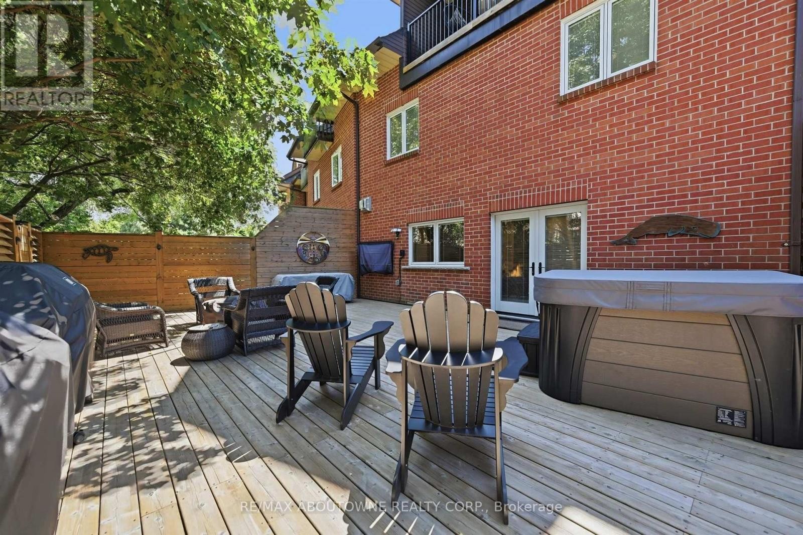 












25 SOUTHWIND TERRACE

,
Oakville (BR Bronte),




Ontario
L6L6K6

