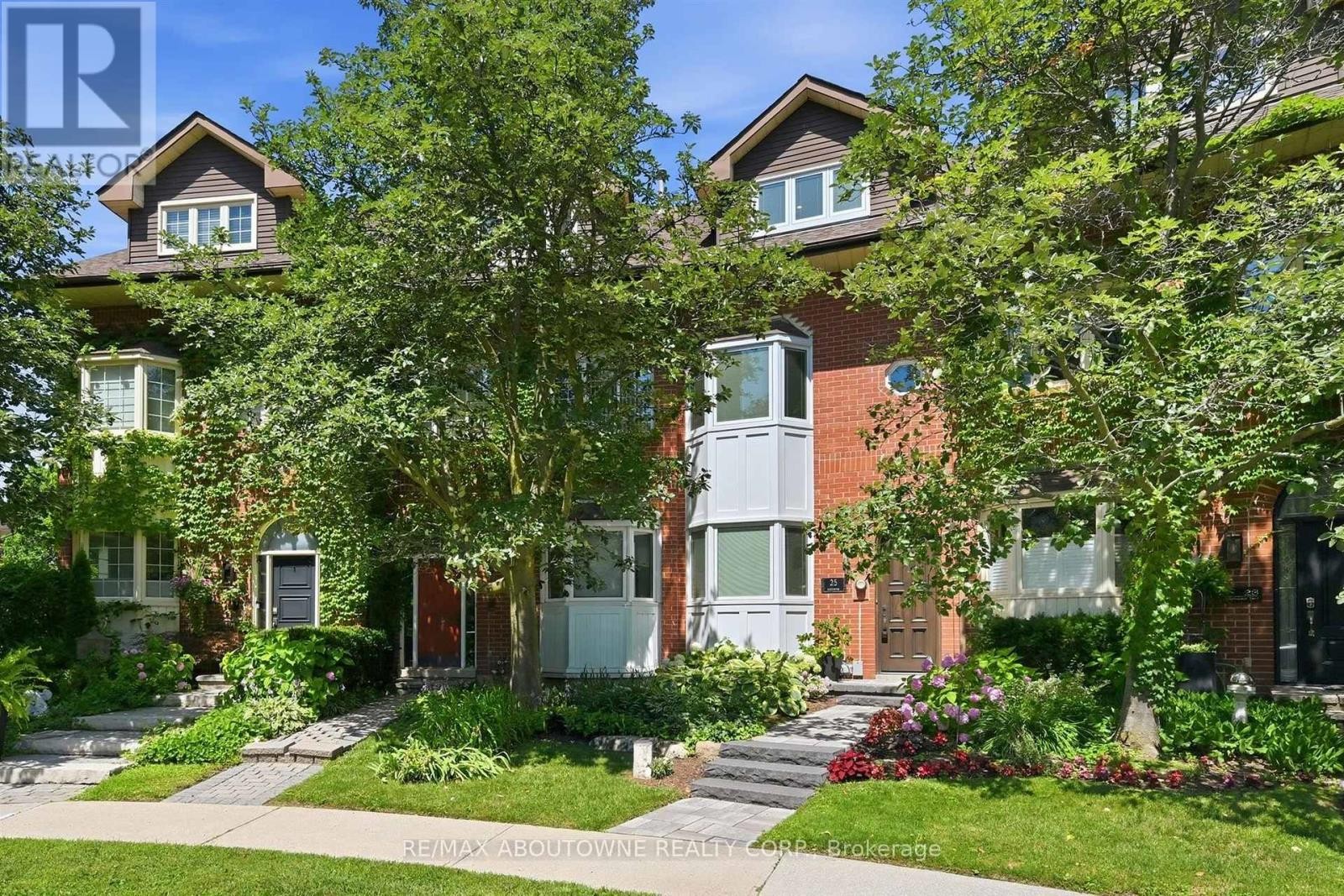 












25 SOUTHWIND TERRACE

,
Oakville (BR Bronte),




Ontario
L6L6K6


